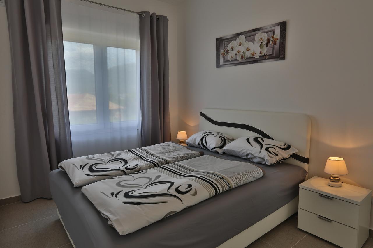 Kristina Apartments Tivat Exterior foto